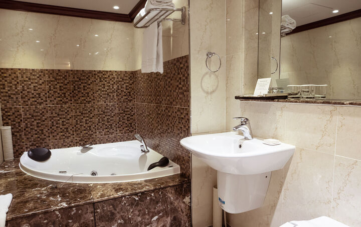 room detail thumbnail 2