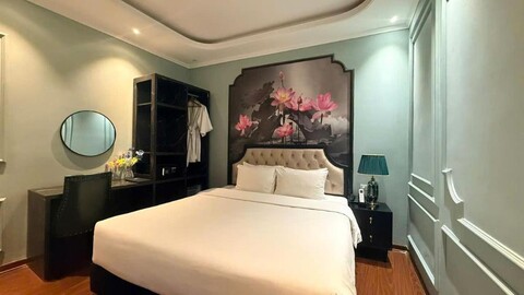 Madelise River view Hotel