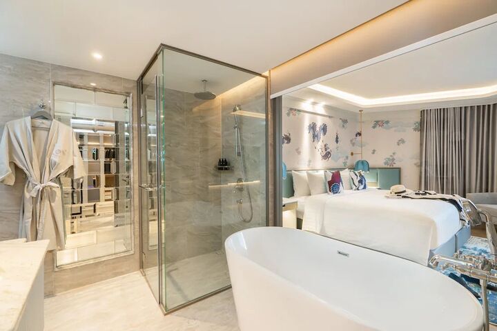 room detail thumbnail 1