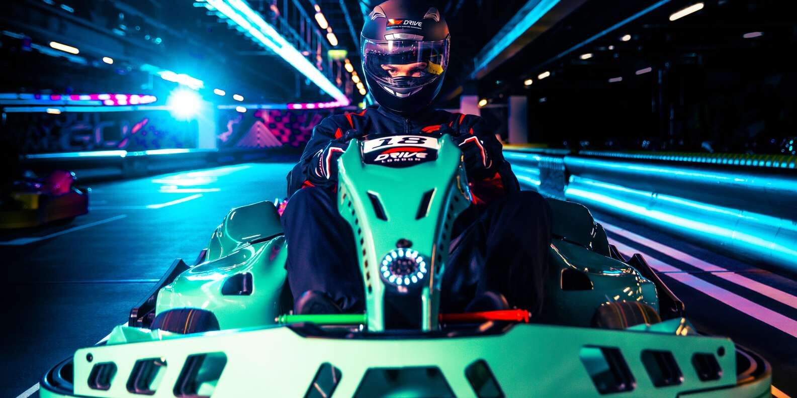 [런던] F1® 공식 카트 체험 토트넘 스타디움 — DRS·ERS 시스템으로 진짜 F1 레이싱