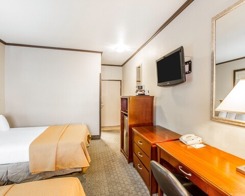 베이몬트 바이 윈덤 챈들러 I-10