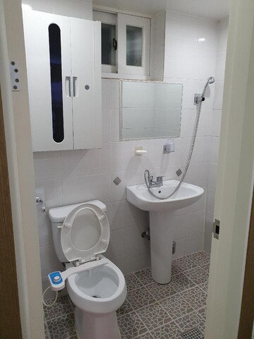 룸 207, 꽃동, 파주읍