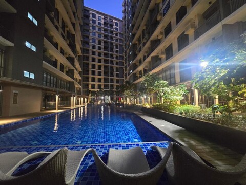 젠트리 매너 오카다, 웨스트사이드 시티 파라냐케