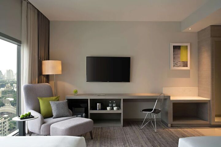 room detail thumbnail 2