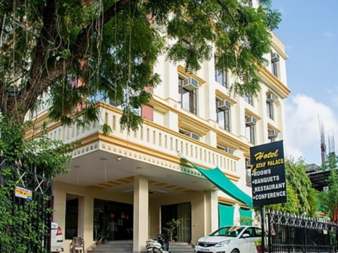 Goroomgo Pratap Palace Varanasi