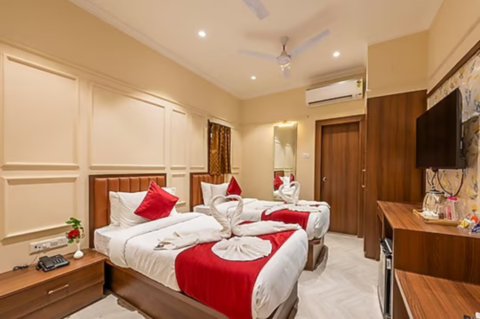 Goroomgo Silver Stone Varanasi