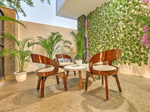 SkyLuxuria Medicity Hotel & Service Apartments