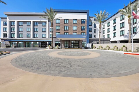 홈2 스위트 바이 힐튼 온타리오 공항