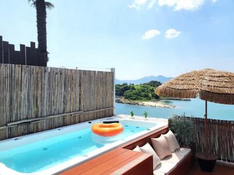 Geurae Namhae Pool Villa