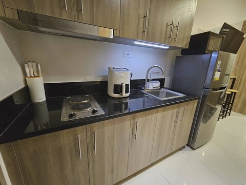 카사 로헬리오, 페임 레지던스 타워 4