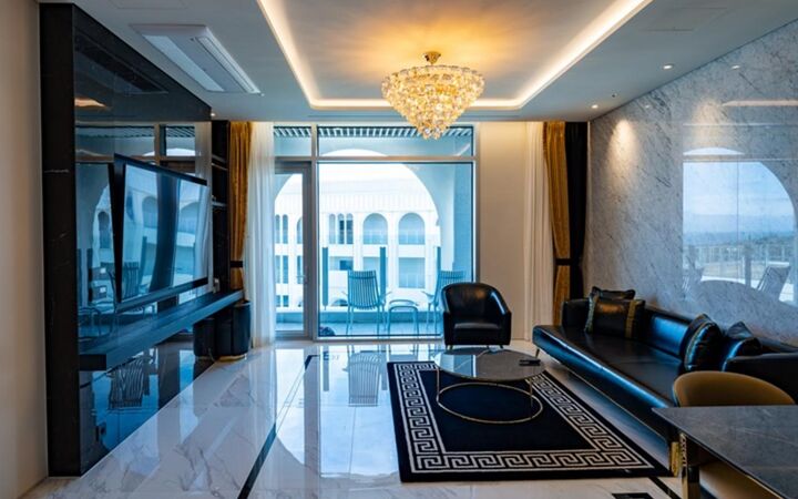 room detail thumbnail 2