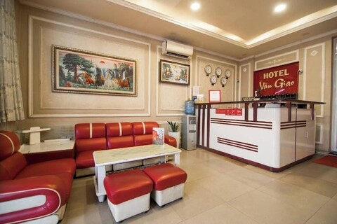 응우옌 끼엠 스트리트의 레드도어즈