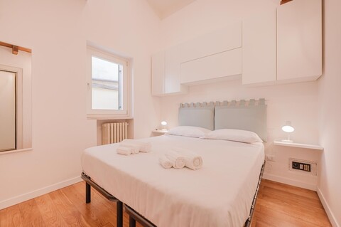 라 카세타-스타치오네 베로나 포르타 베스코보