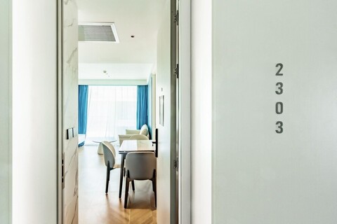 유닛 2303, 비치프런트, 수영장 쪽 + 바다 전망