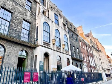 Great Entire Apartment Between West End and St Pauls Cathedral