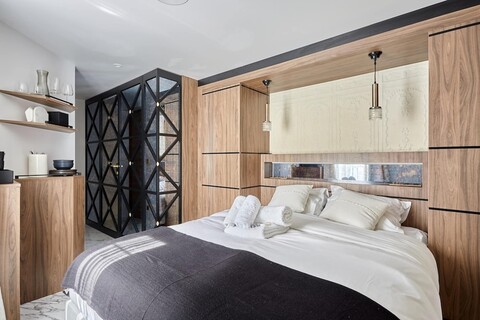 웅장한 새로운 스튜디오, 루브르 팔레 로얄