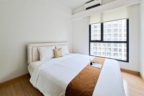 스카이 하우스 BSD 아파트먼트의 깔끔한 3인용 2베드룸