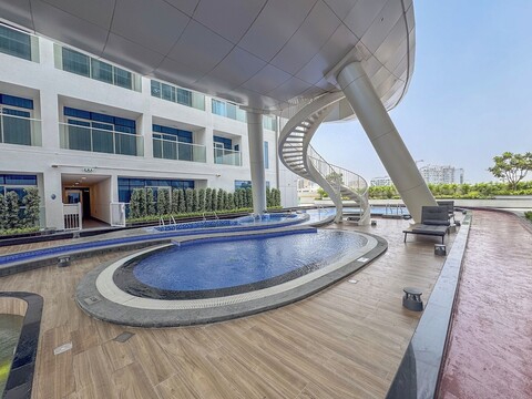 보그, 오팔즈 바이 다뉴브 아르잔, 사이언스 파크 근처