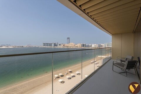 보그, 그랜드 블루 비치프론트, 엘리 사브 디자인