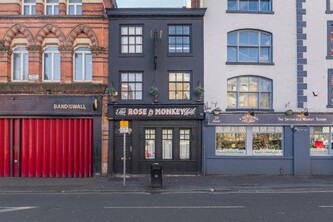 GuestReady - Rose and Monkey