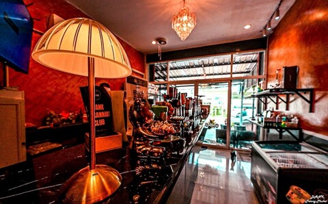 댄크 호텔, 420 프렌들리