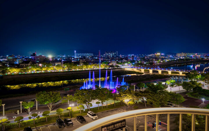 room detail thumbnail 2