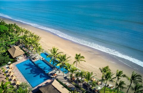 더 레기안 스미냑, 발리