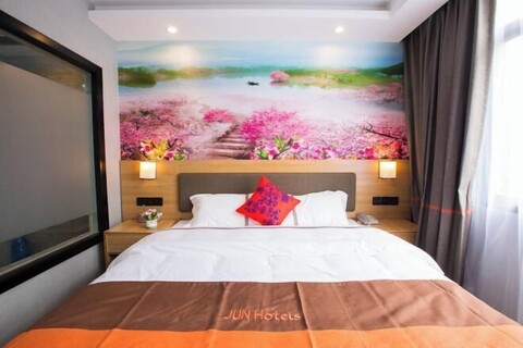 Junyi Hotel (Shaoxing Shangyu Pedestrian Street)