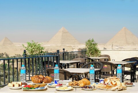 뉴 가데니아 피라미드 뷰