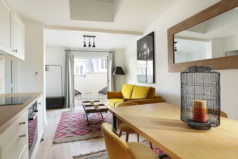 테라스가 있는 파리 중심의 매력적인 아파트먼트