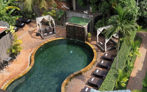 센트럴 프리빌리지 호텔