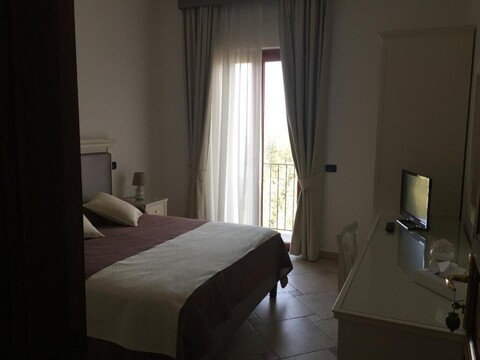 데 비보 리얼티, 일 카살레 델 미르토