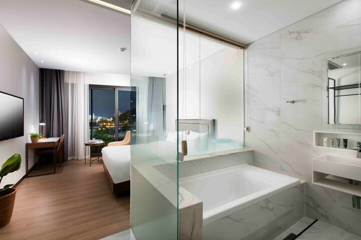 room detail thumbnail 2