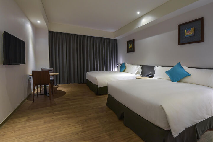 room detail thumbnail 2