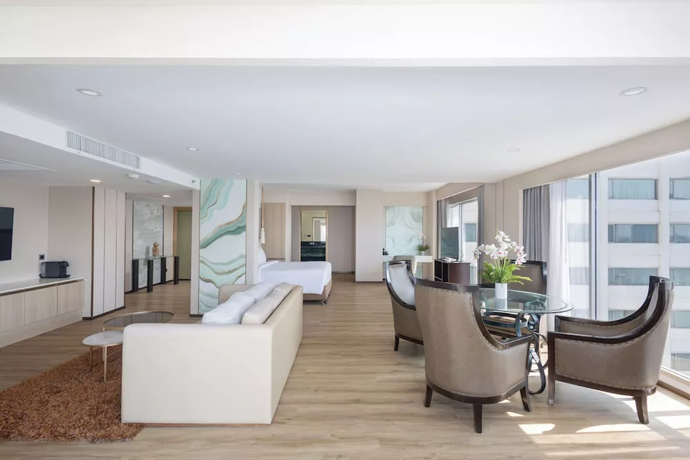 Ramada Plaza by Wyndham Bangkok Menam Riverside