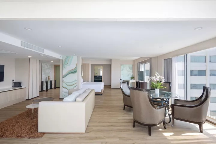 Ramada Plaza by Wyndham Bangkok Menam Riverside