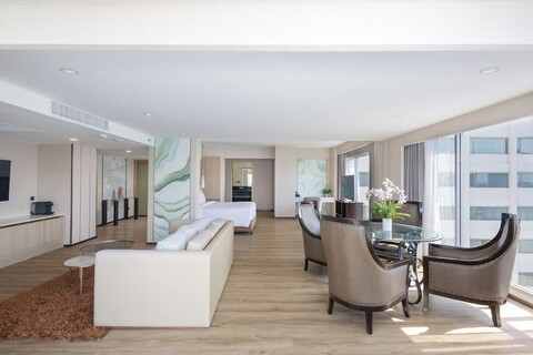 라마다 플라자 바이 윈덤 방콕 메남 리버사이드