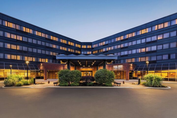 크라운 플라자 에디슨 바이 IHG