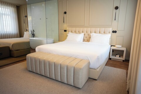 산토 티르소 호텔