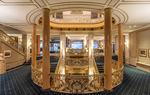 엘 아베니다 팰리스 호텔