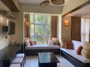 PICO DE LORO CAROLA B