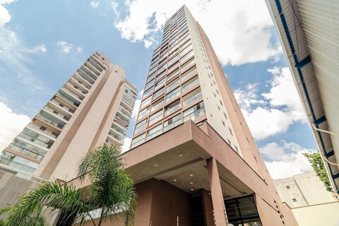 부르봉과 알리안츠 옆의 아페 노보