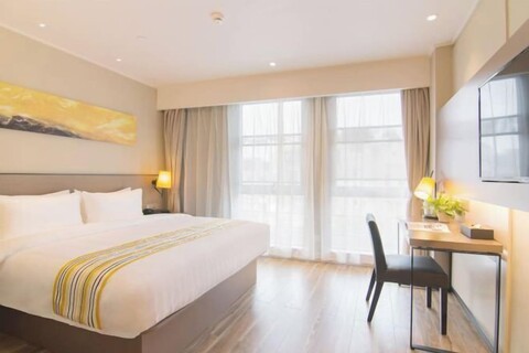 Home Inn Select (Shanghai Zhoupu Wanda Plaza Branch)