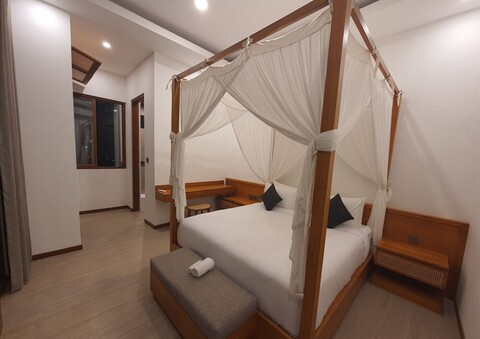 카사 에스키나 - 웨스트 윙