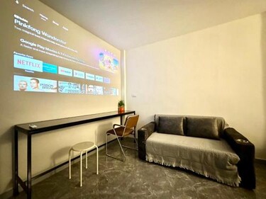 The White Den Chatuchak