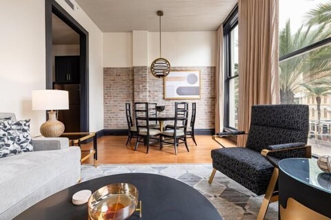 2BR Luxury Stay & Stunning City Views The Mayfair