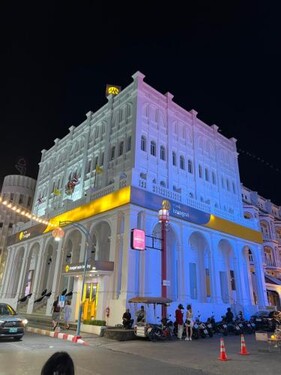 Queen On Street 2009