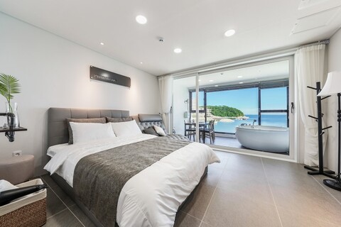 거제도 더100스파&풀빌라펜션