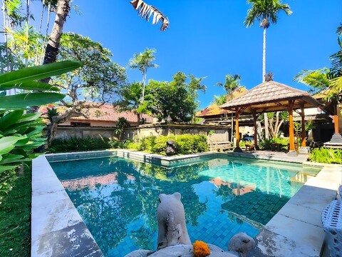 빌라 히비스커스 사누르, 나기사 발리