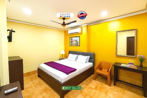 Goroomgo Sahoo Palace Puri - Near Sea Beach